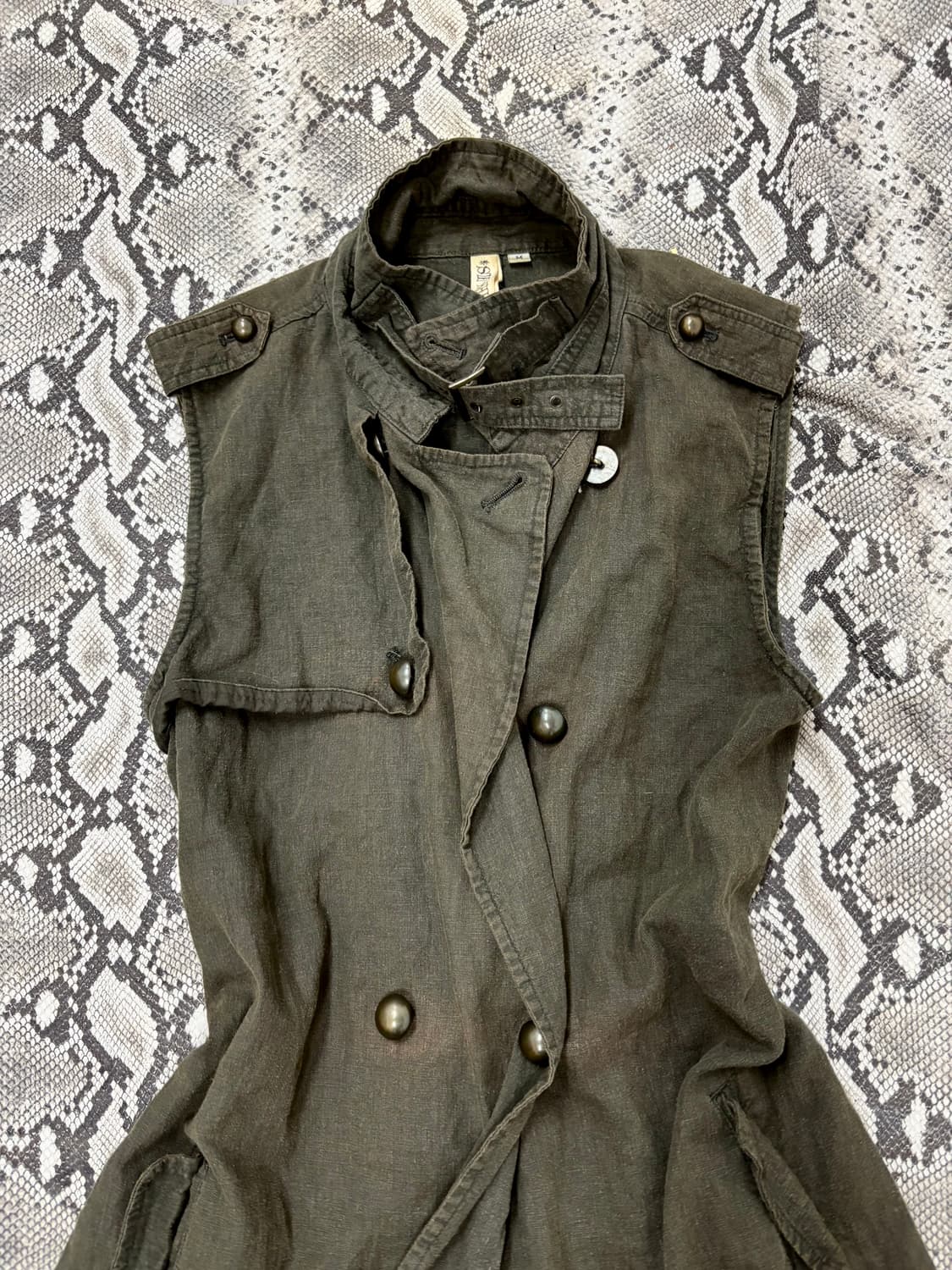 “Vintage” Grunge Mood Neck Buckle Detail 상품이미지6