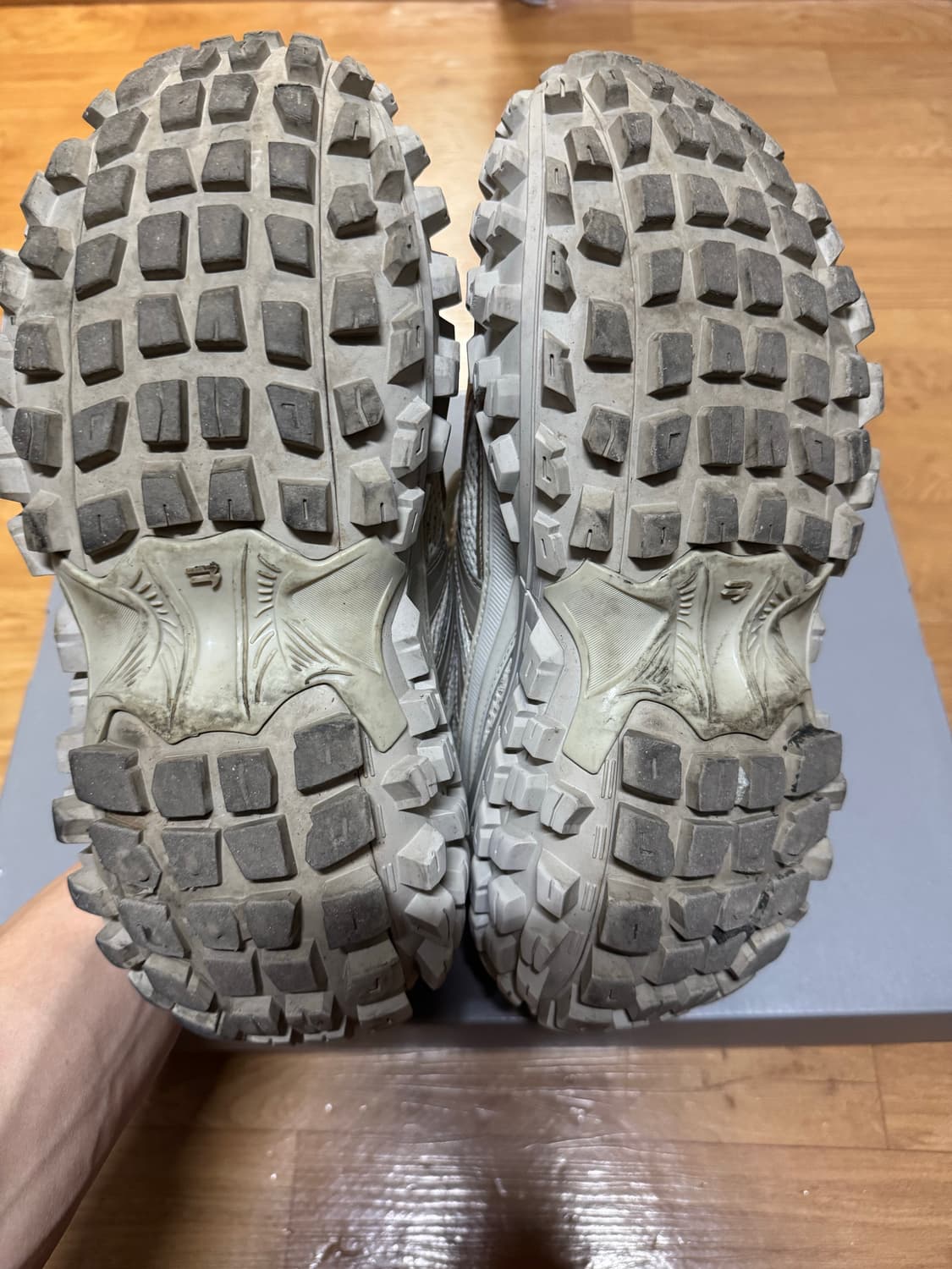 (42) 발렌시아가 디펜더 베이지 상품이미지5