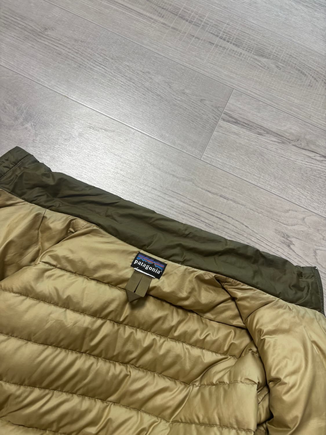 [m/하자] 파타고니아 경량패딩 상품이미지4