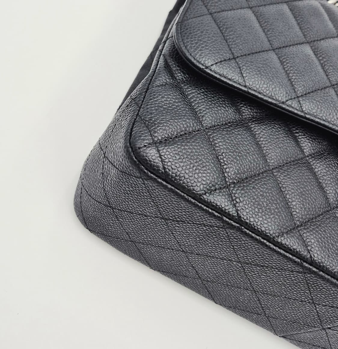 샤넬 클래식 라지 플랩 체인 숄더백
16번대

샤넬의 아 상품이미지9