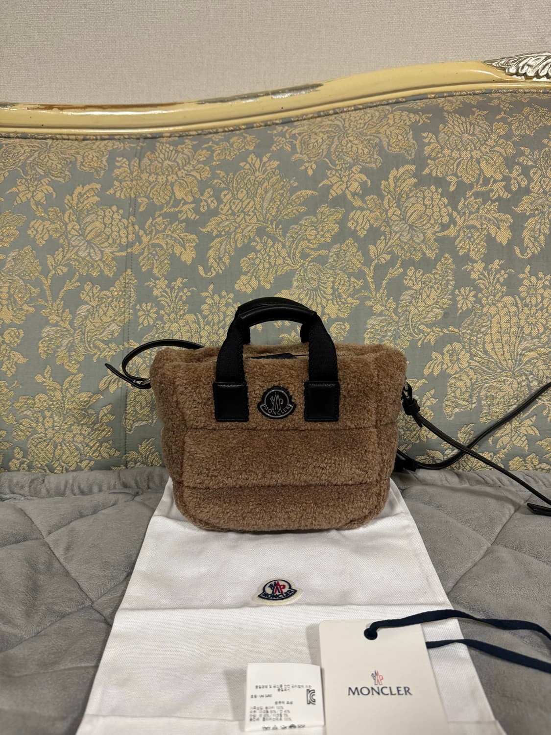 몽클레어 테디 크로스백 상품이미지1