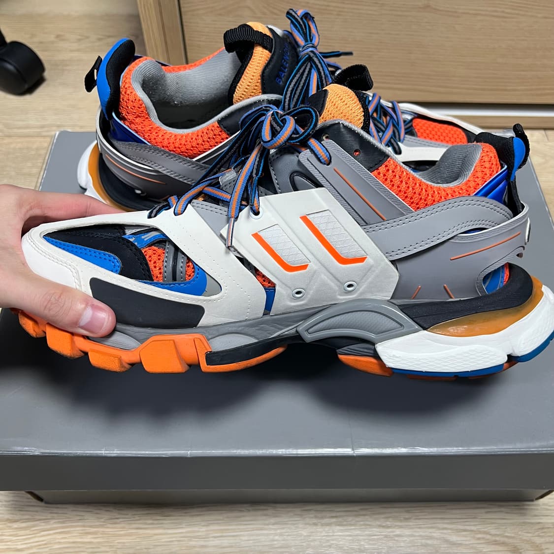 발렌시아가 트랙 스니커즈 오렌지 그레이 42사이즈 상품이미지8