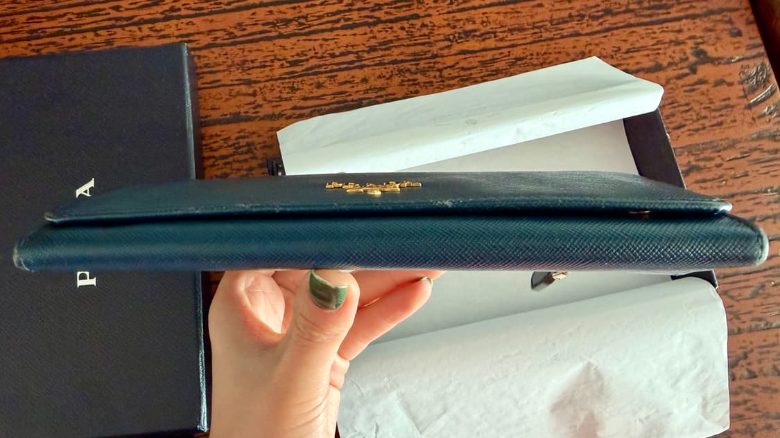 프라다 Prada 네이비 사피아노 레더 금장 레터링 로고 장지갑 박스포함 상품이미지8