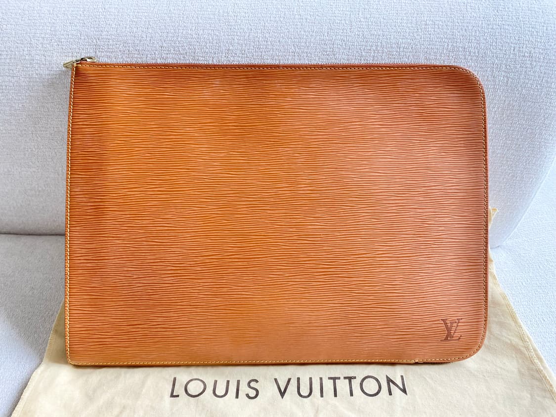 루이비통 에삐 큐멘 라지 도큐먼트 브라운 클러치 상품이미지7