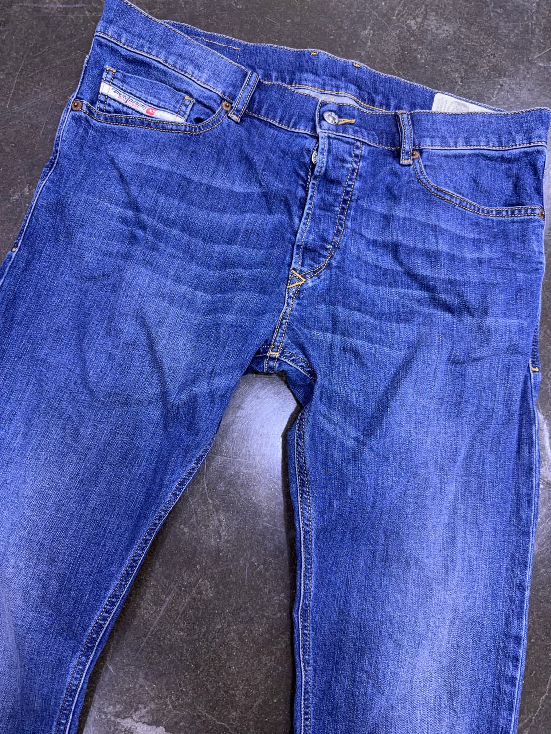 디젤 테파르 슬림 캐롯핏 빈티지 워싱 데님팬츠 32 상품이미지3