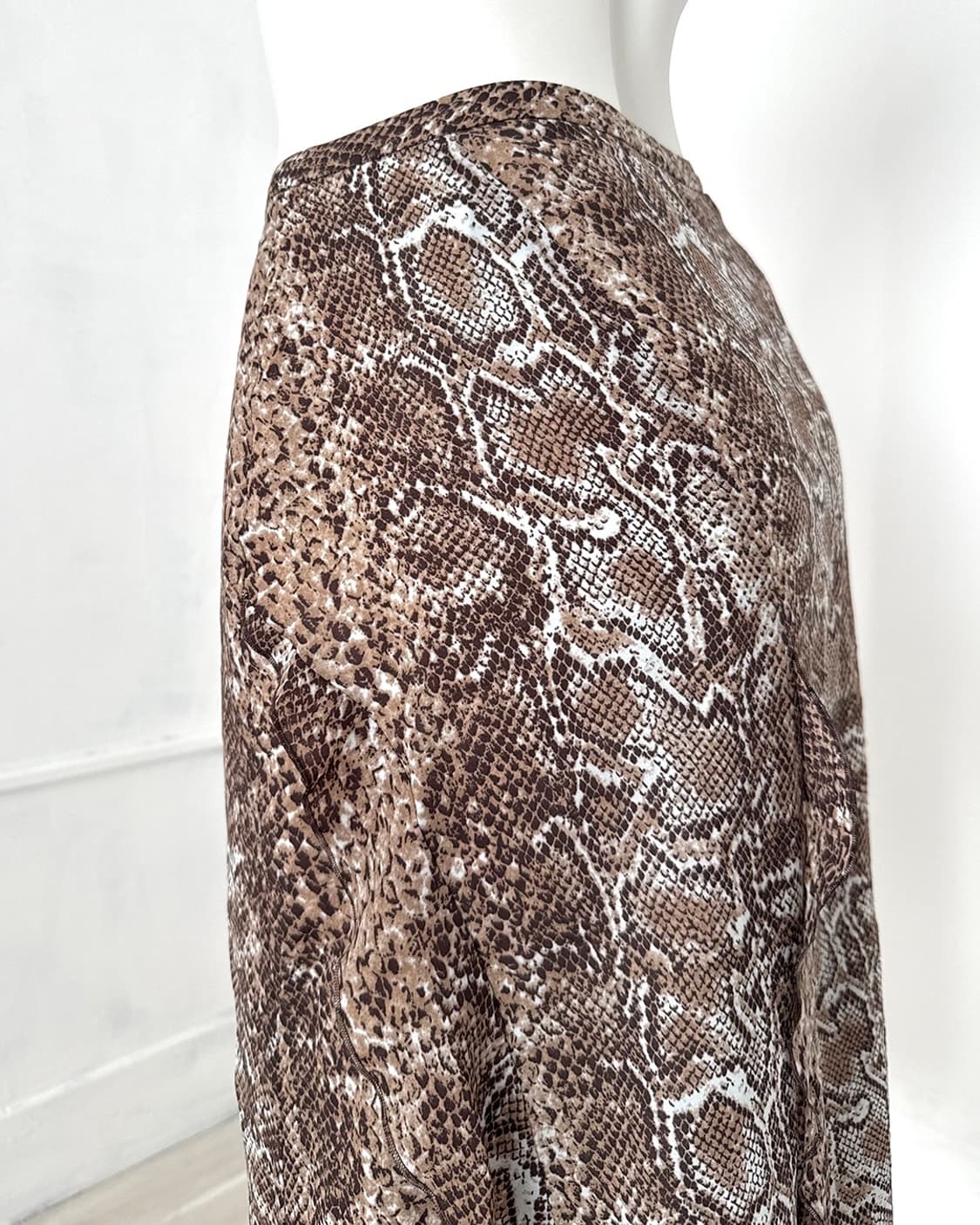 Ruffle Detail Python Midi Skirt 상품이미지9