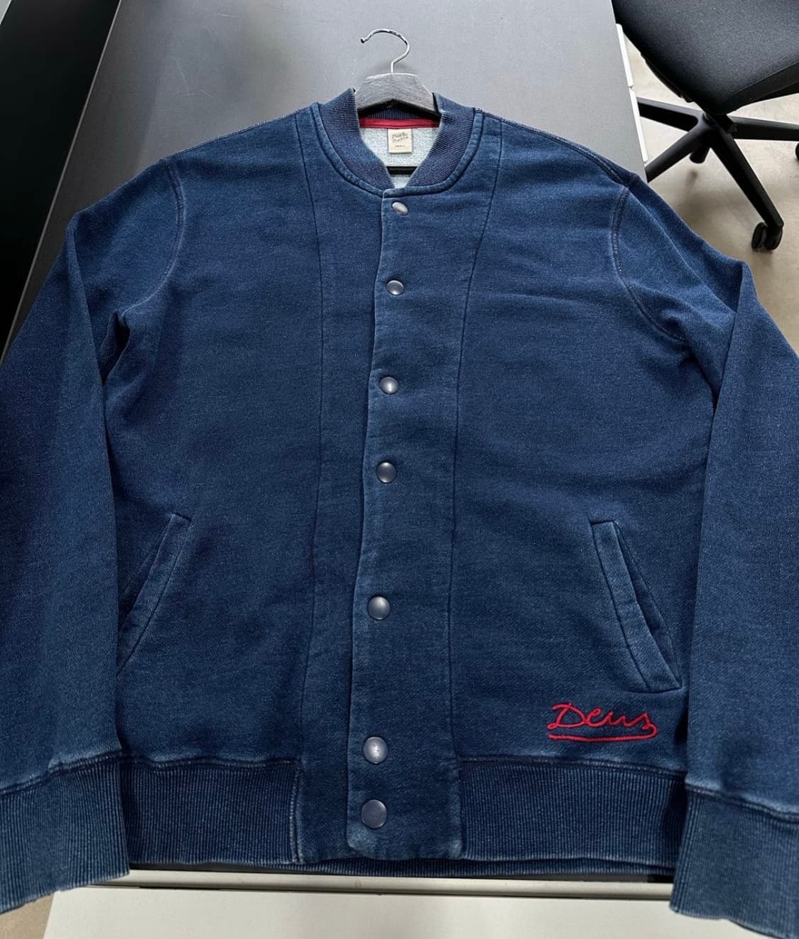 데우스 엑스마키나 레터링자수 코튼스타디움자켓 상품이미지1