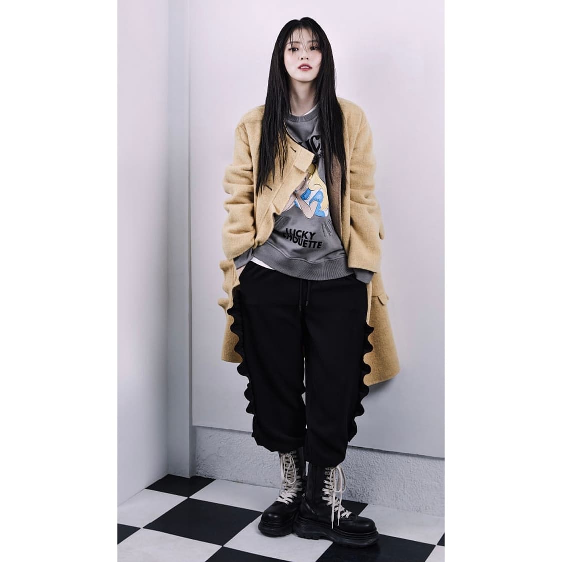 럭키슈에뜨 앨리스 프린트 맨투맨 티셔츠 상품이미지2