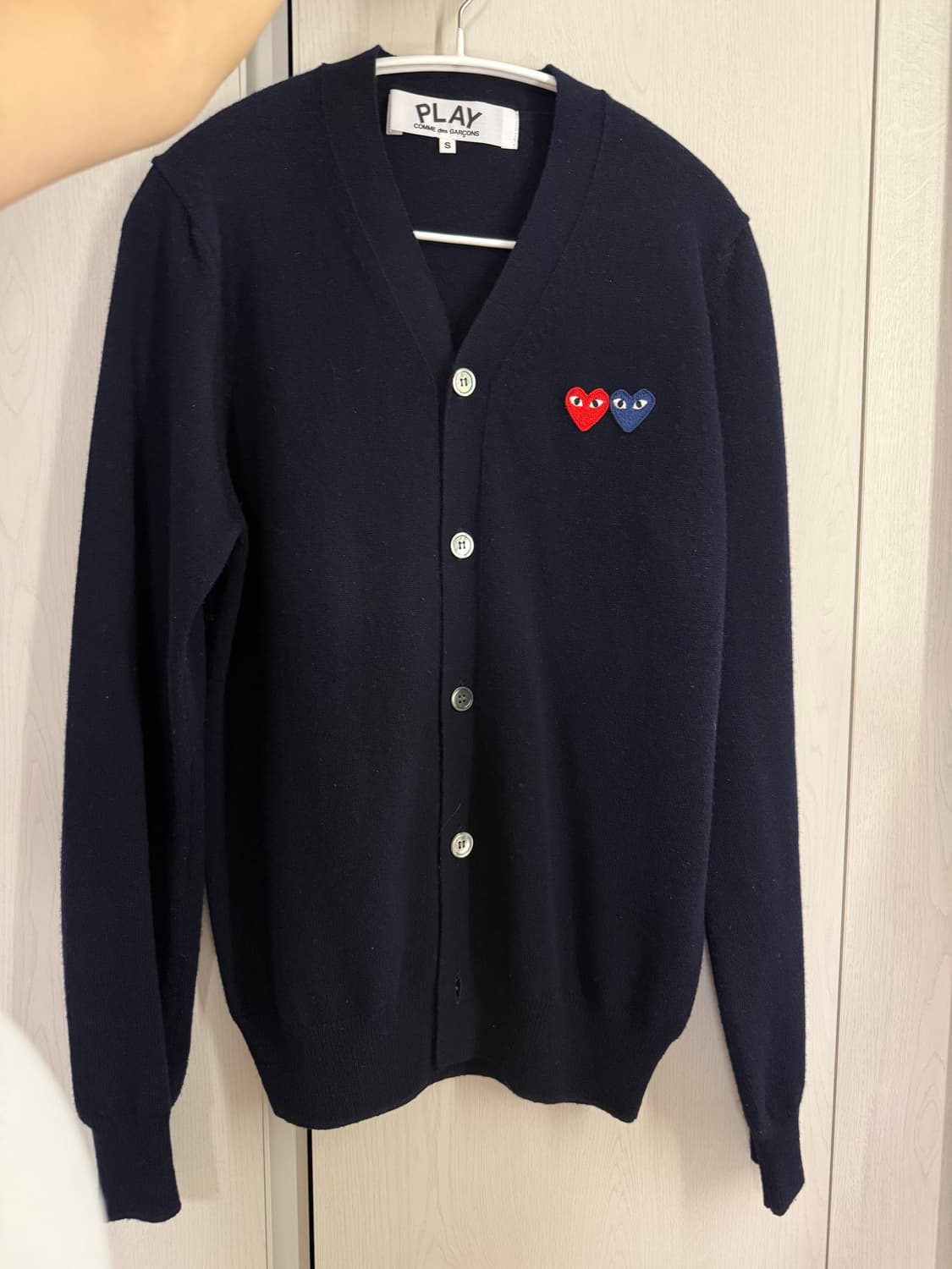꼼데가르송 더블하트와펜 브이넥 가디건 네이비 S 상품이미지1