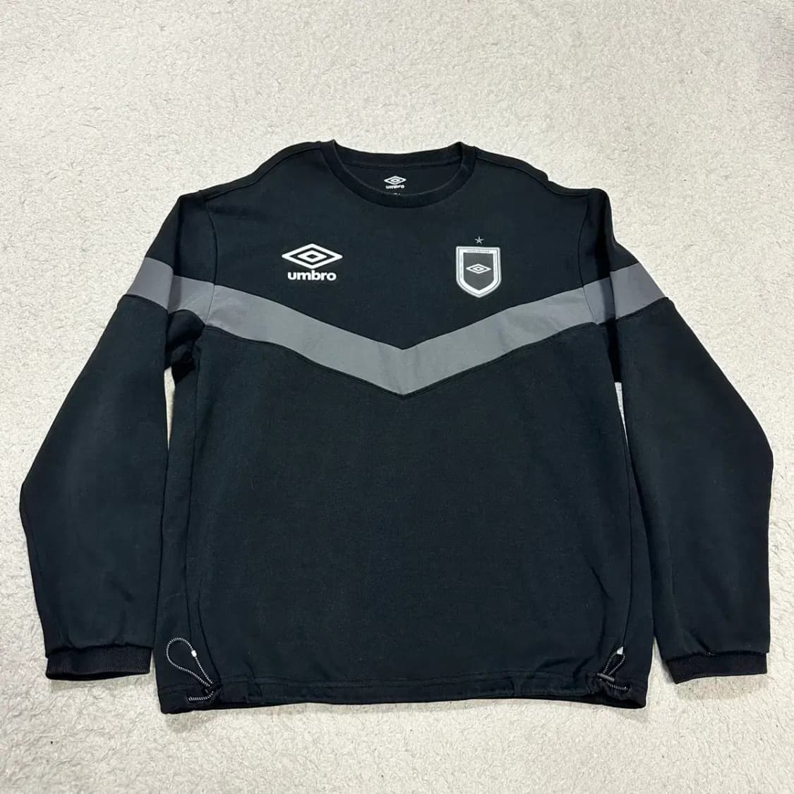 엄브로 블랙 풀오버 맨투맨 티셔츠 L 100 상품이미지1