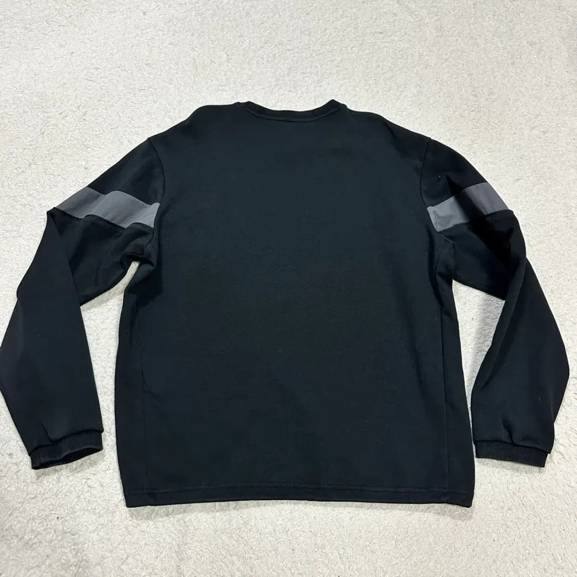 엄브로 블랙 풀오버 맨투맨 티셔츠 L 100 상품이미지5