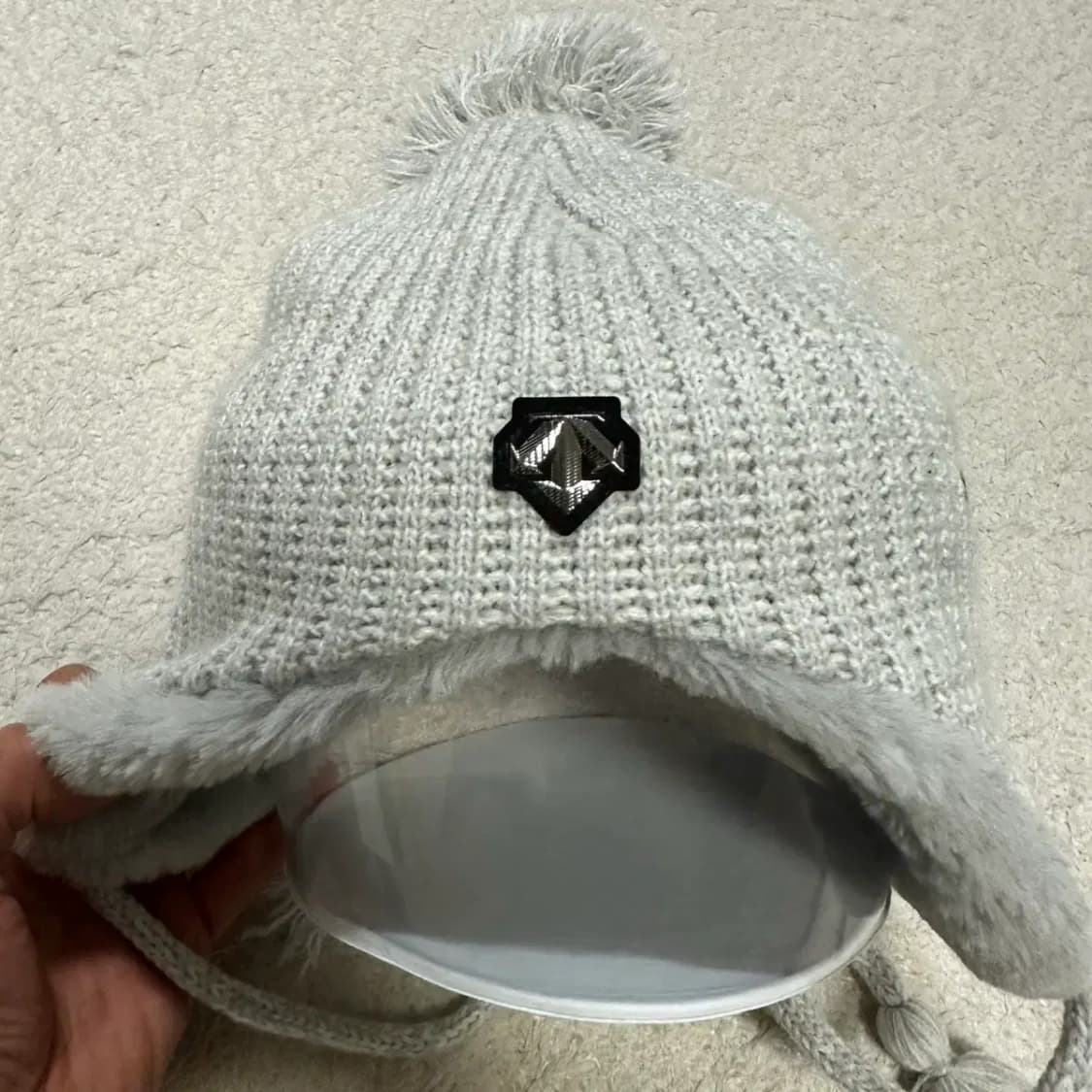 DESCENTE 털방울 니트 모자 여성 상품이미지2