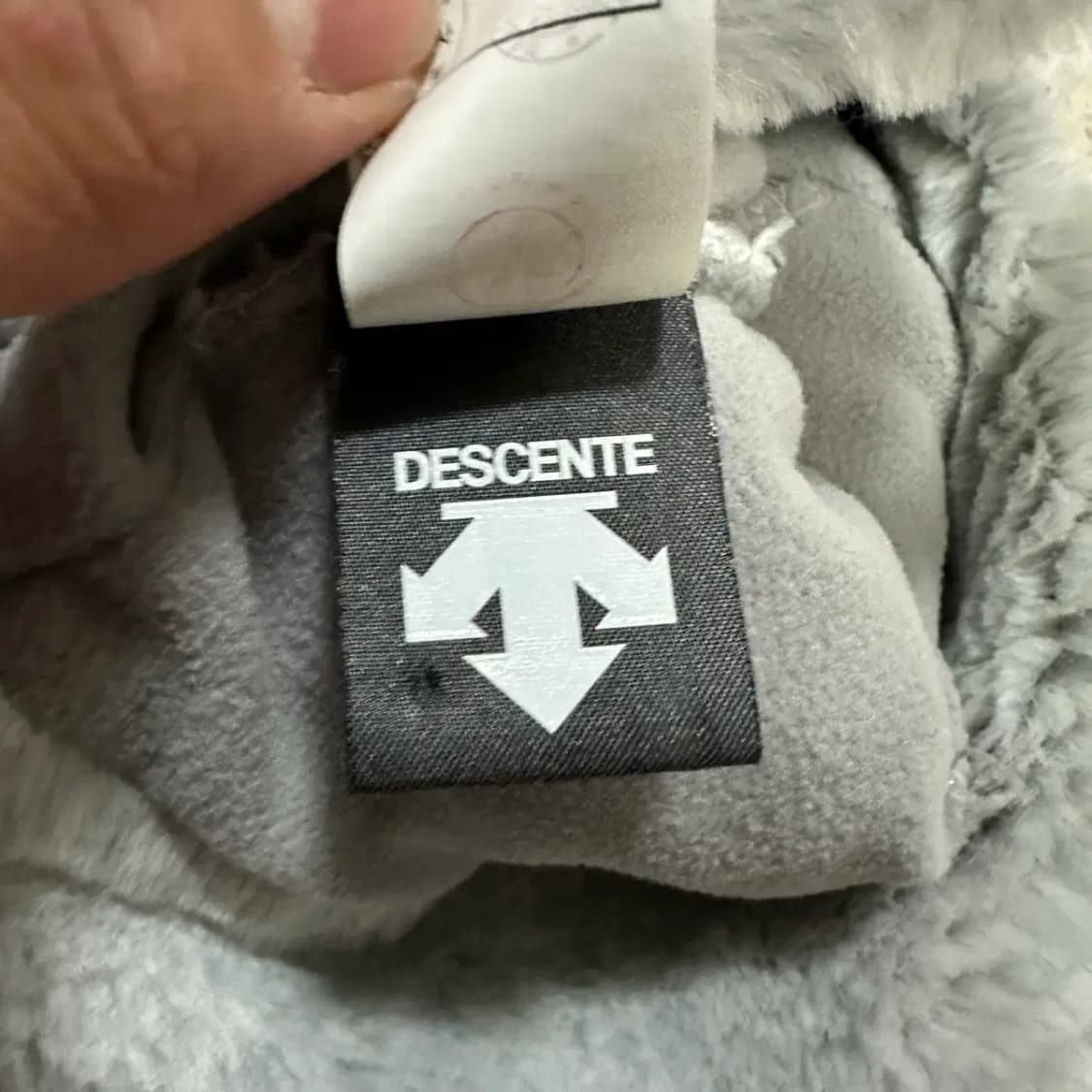 DESCENTE 털방울 니트 모자 여성 상품이미지7