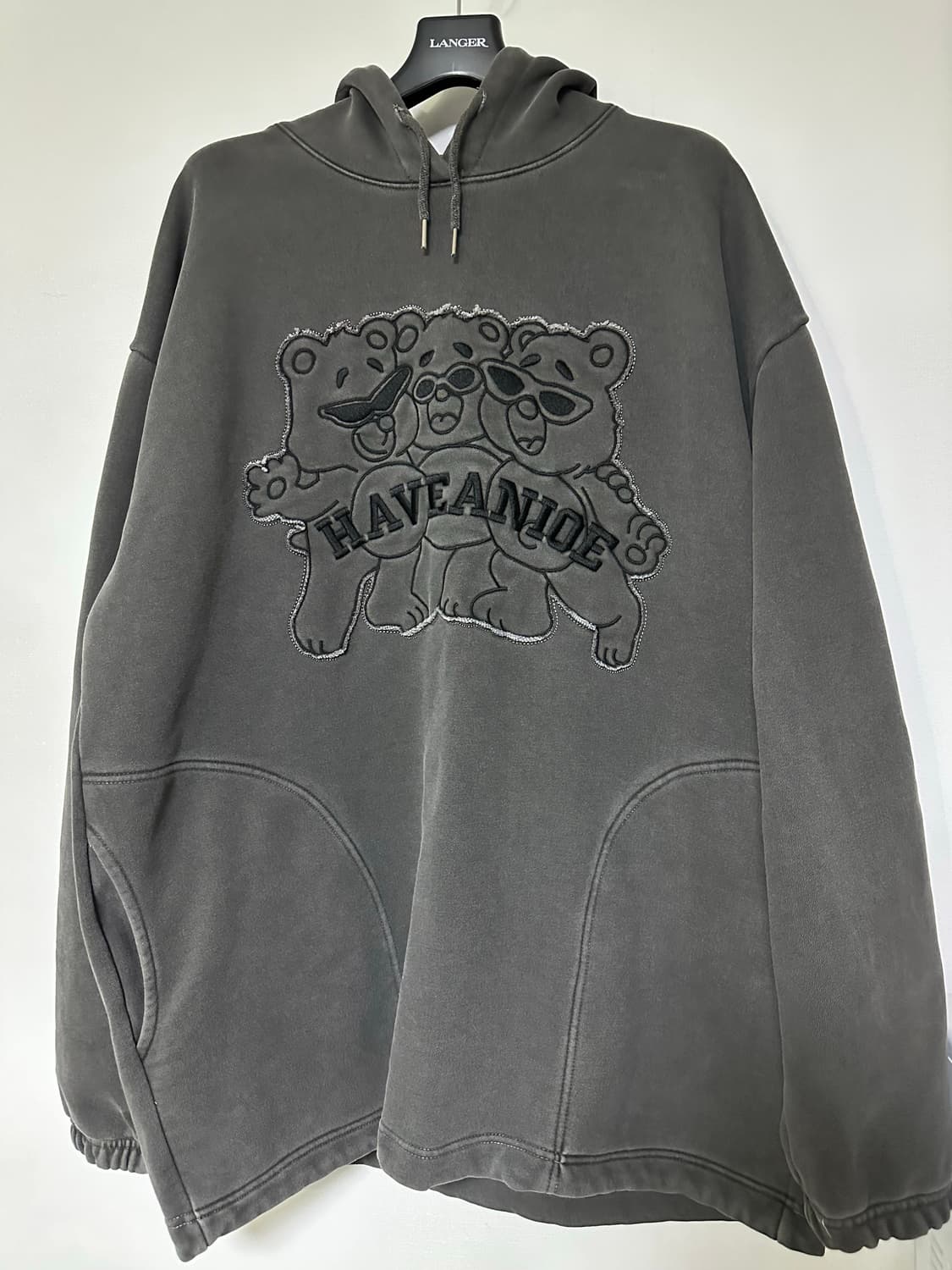 VENETUS 브랜드의 곰돌이 자수 오버핏 후드티 상품이미지1