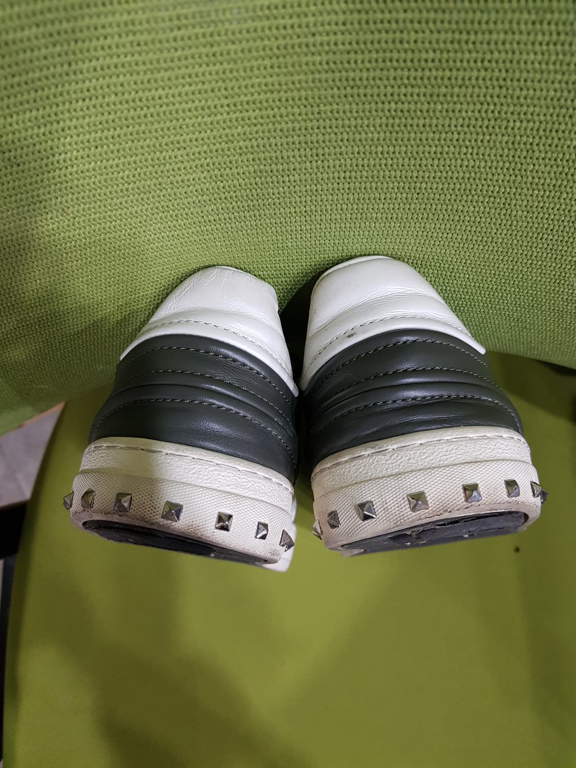 발렌티노 가라바니 락스터드 스니커즈  상품이미지5