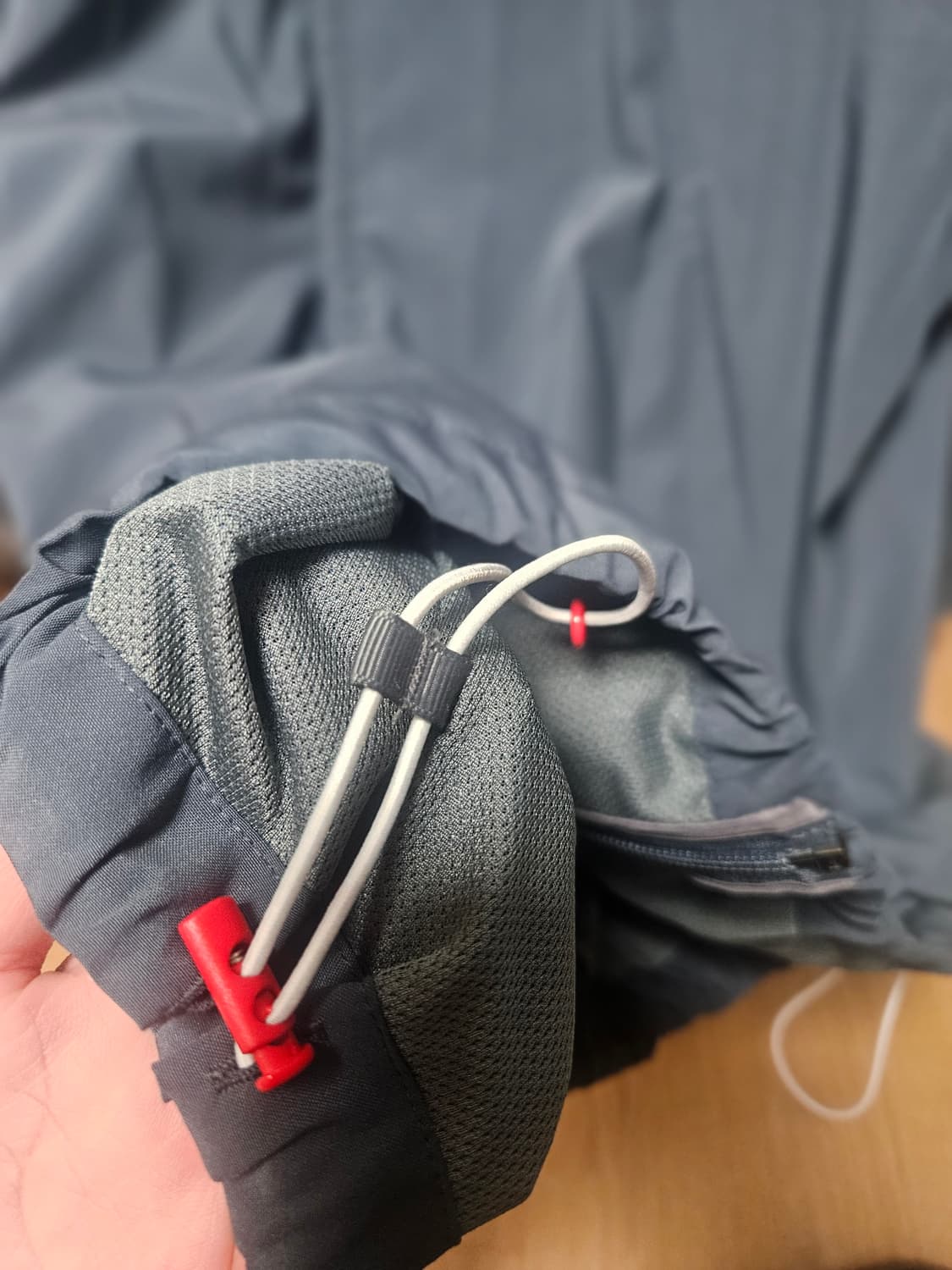 그라프페이퍼 하이넥 카라집업 모스그린 팝니다. 상품이미지5