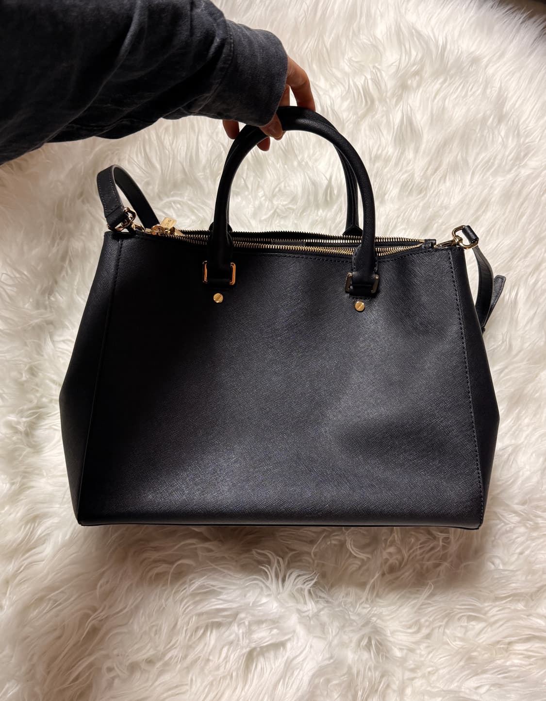 마이클코어스 사피아노 가죽 사첼백 판매합니다 상품이미지3