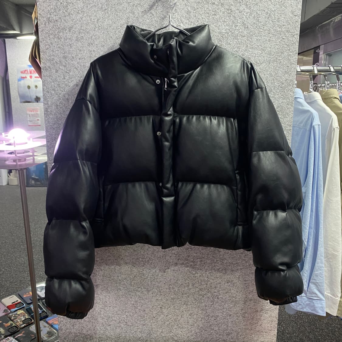 블랙업 크롭 블랙 레더 패딩 B2932 상품이미지2