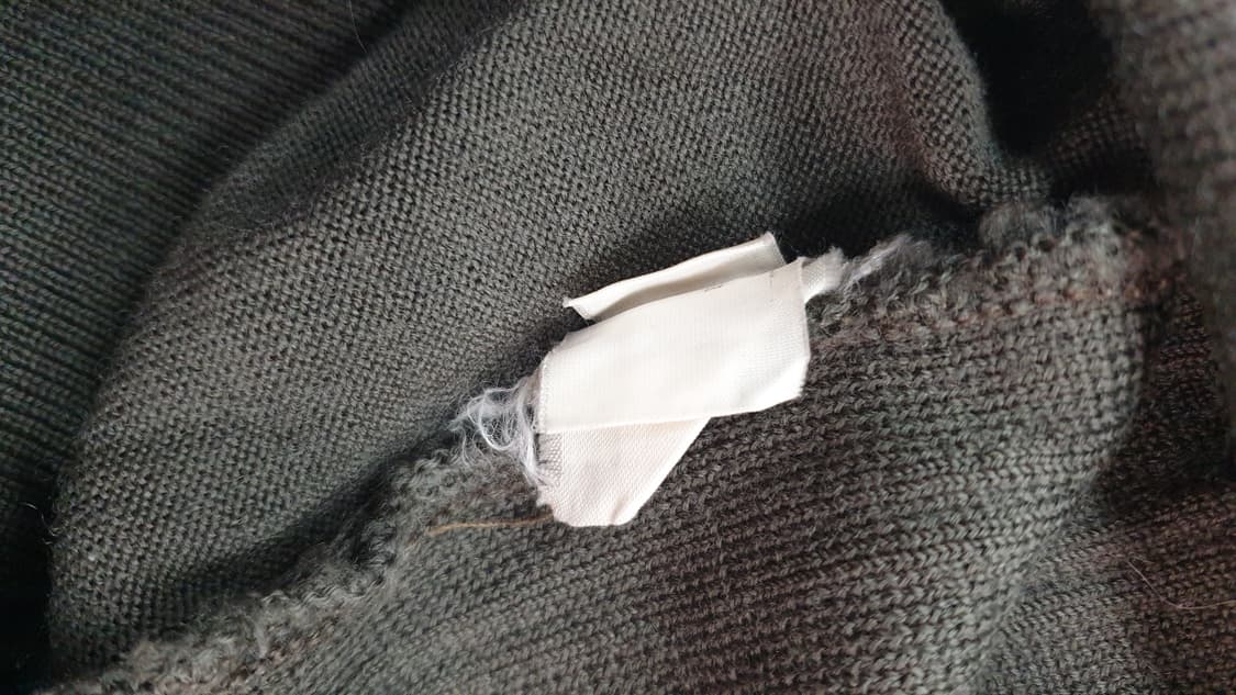 입생로랑 YSL 브이넥 케이블 니트 105 상품이미지6