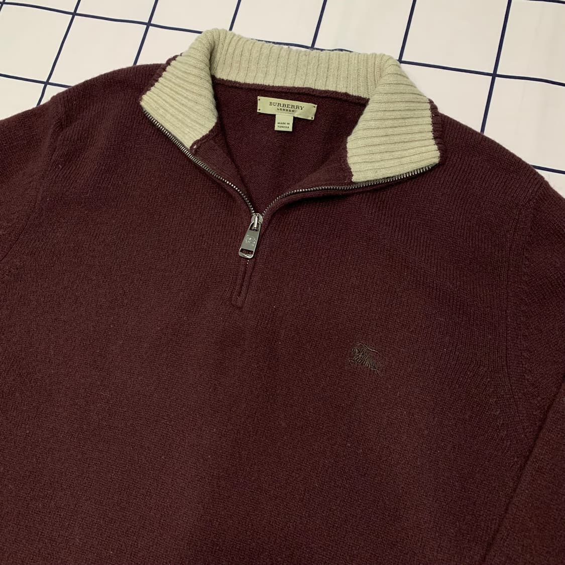 버버리 신형 버건디 반집업니트(정품) 상품이미지4