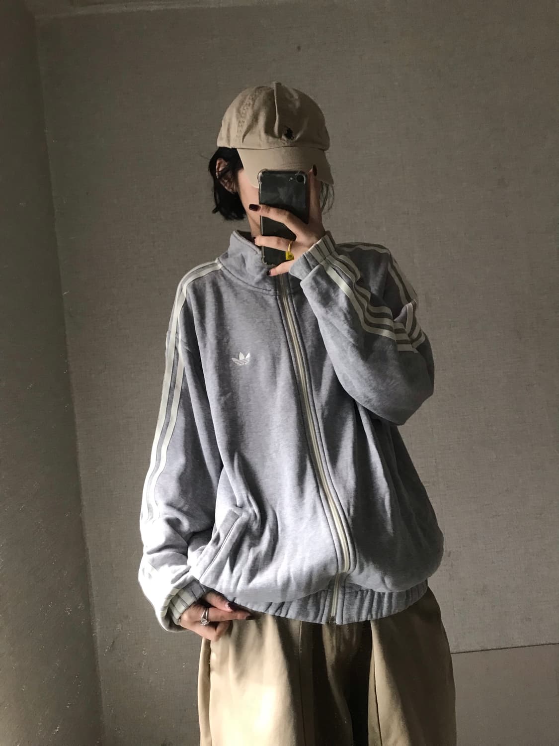 아디다스 그레이 오버핏 삼선 면집업 상품이미지4