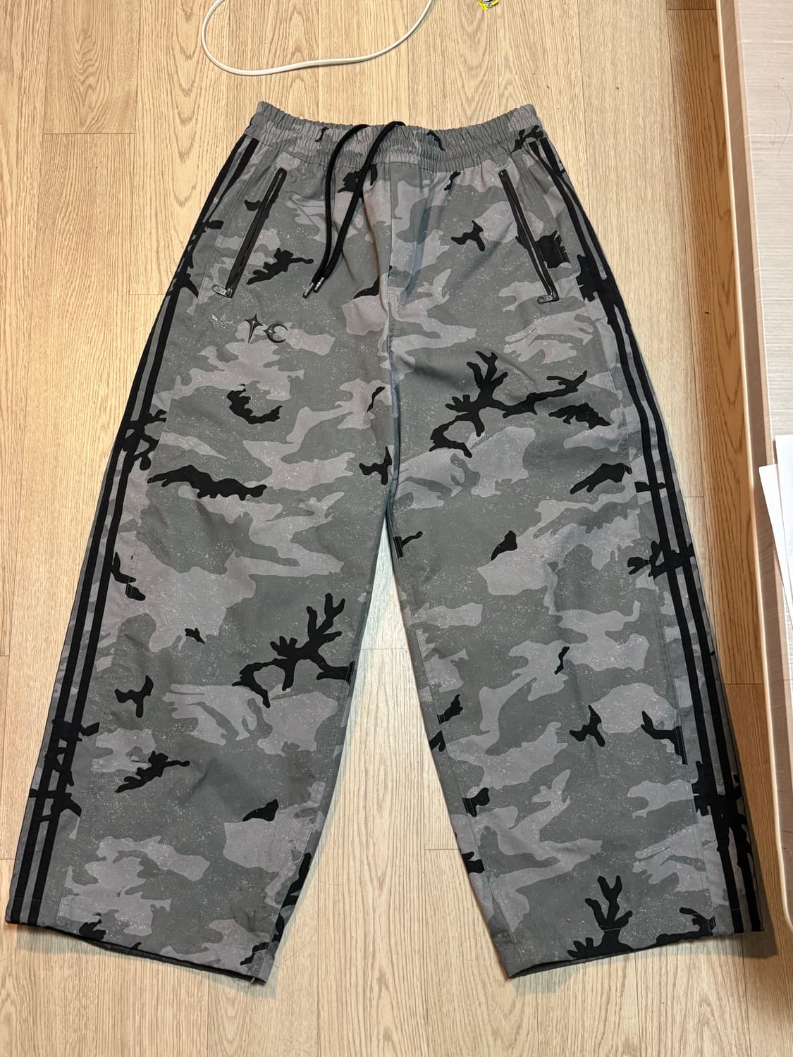 떠그클럽 아디다스 트랙팬츠 카모 블랙 상품이미지2