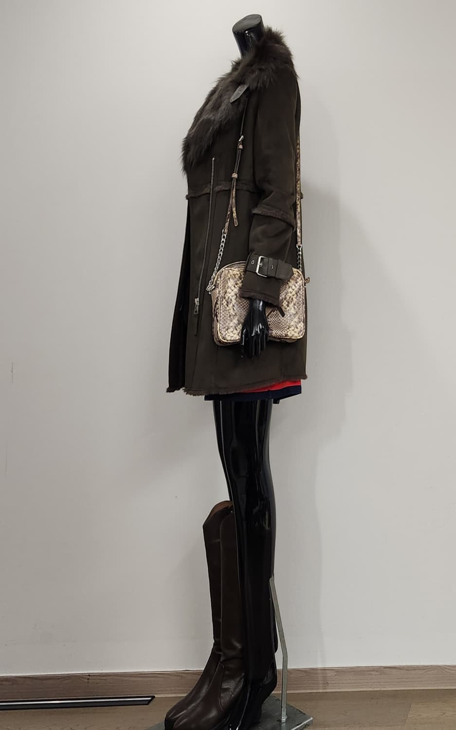 딥카키 무스탕코트 상품이미지4