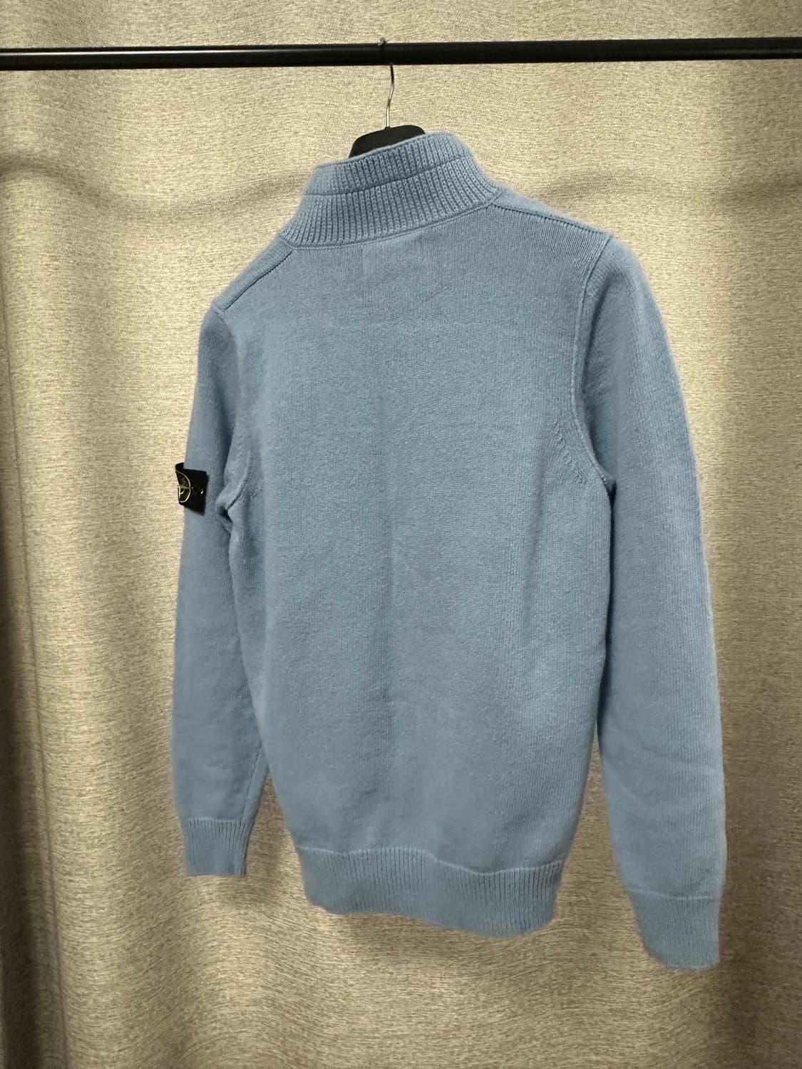 (M) 스톤아일랜드 버튼 하프집업 니트 라이트블루 상품이미지2