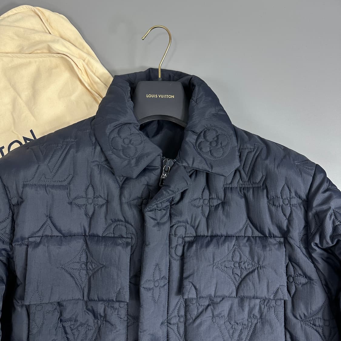 루이비통 모노그램 패디드 라이트 블루종 52 상품이미지2