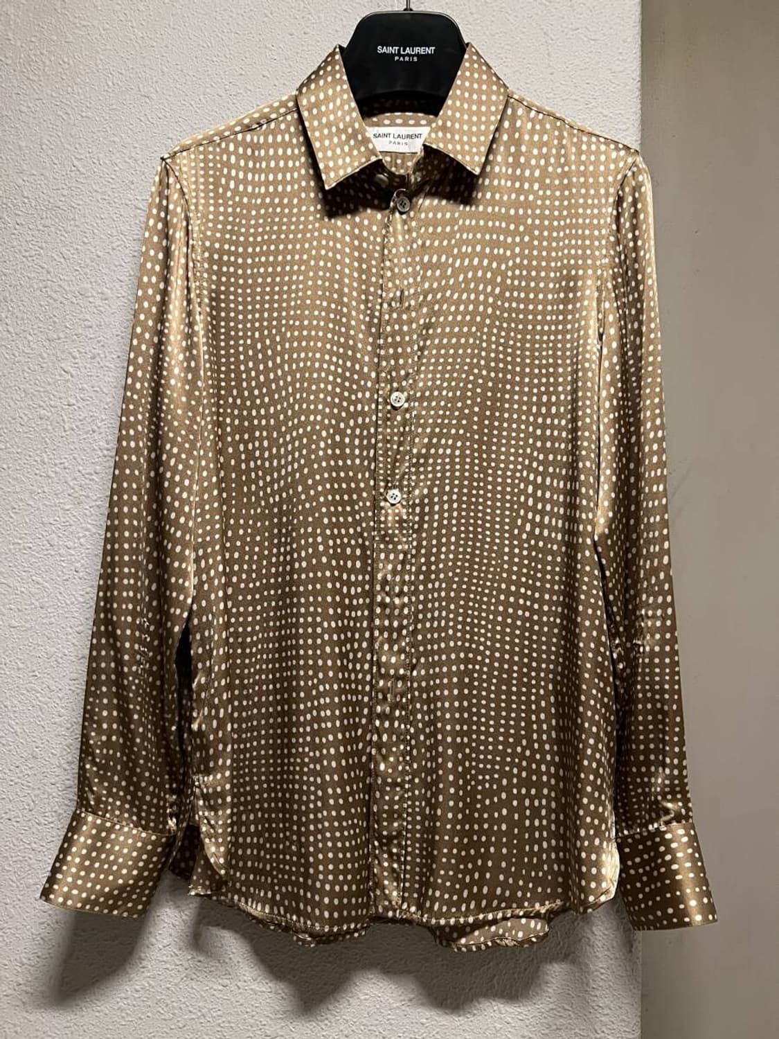[강동원님 착용] 생로랑 21ss 폴카닷 베이지 실크 셔츠 상품이미지8