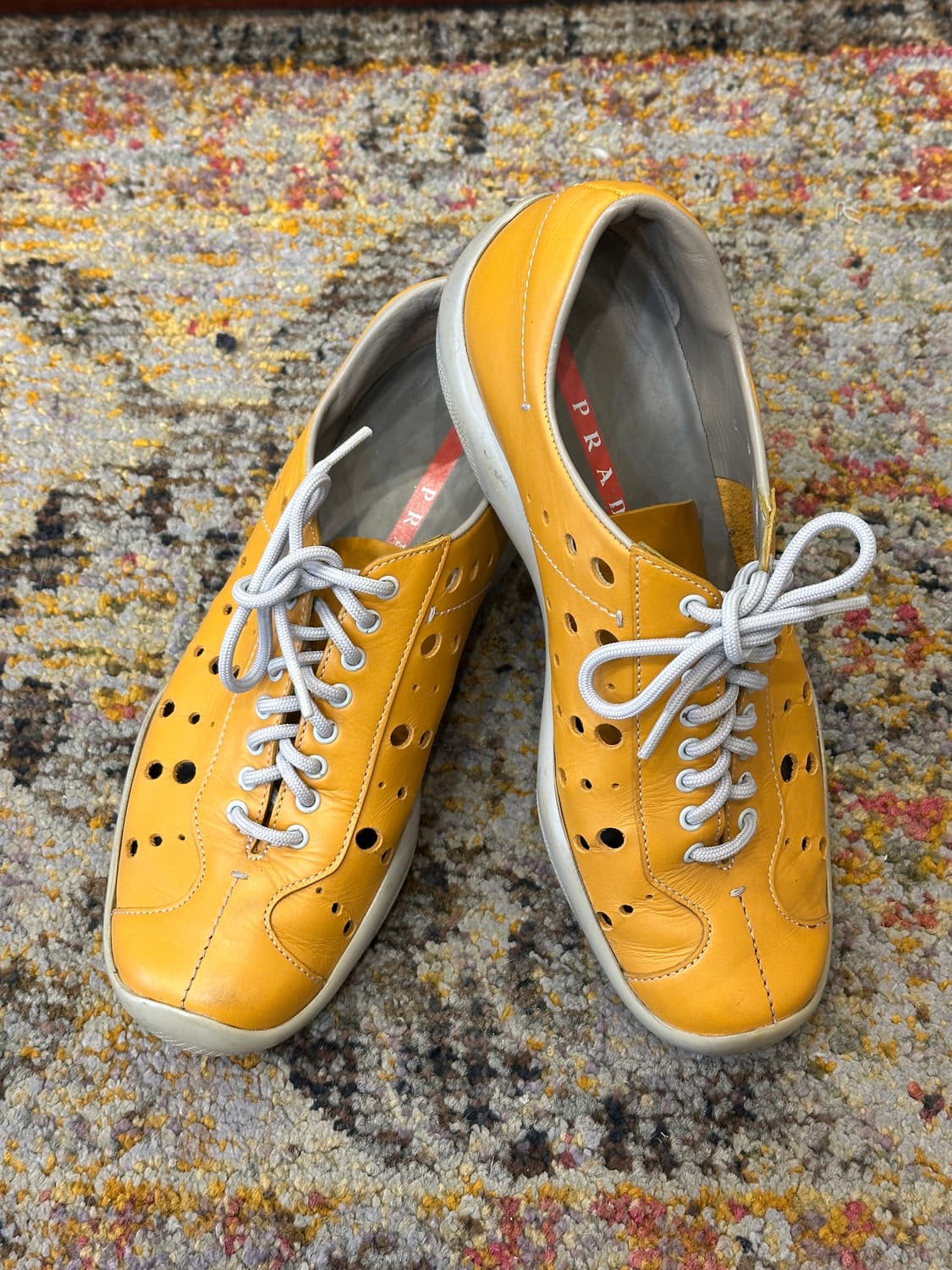 PRADA SPORT 펀칭 레더 빈티지 스니커즈 상품이미지7