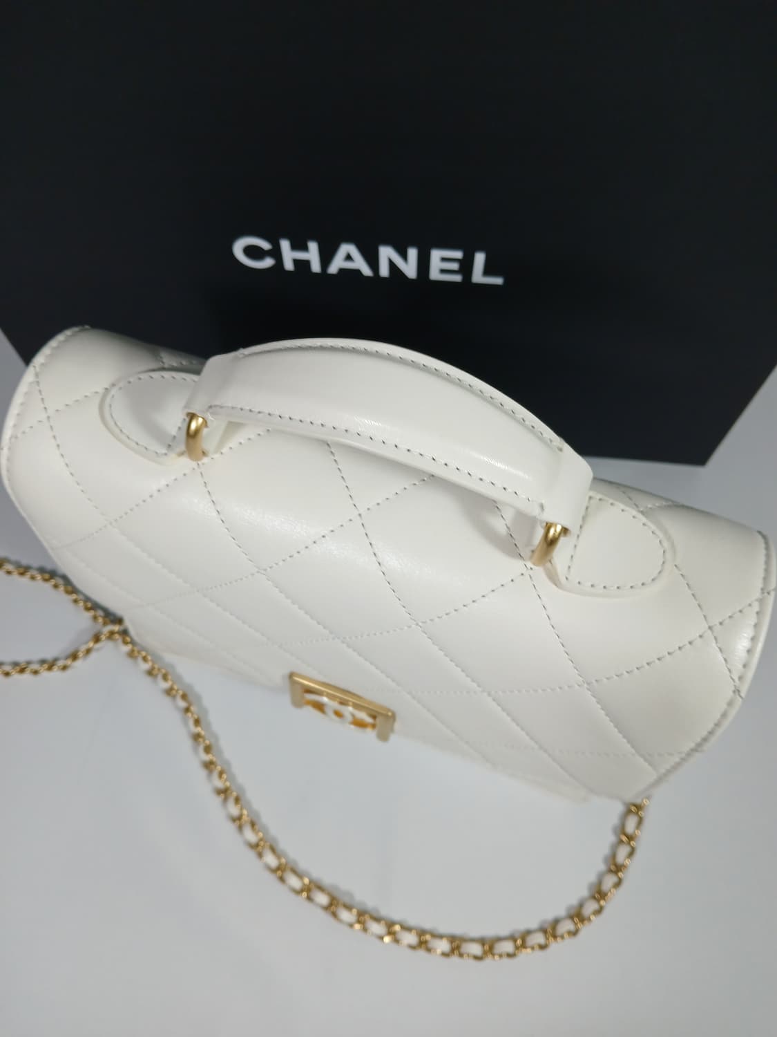 샤넬 23시즌 탑 핸들 플랩백 AS4184 상품이미지6