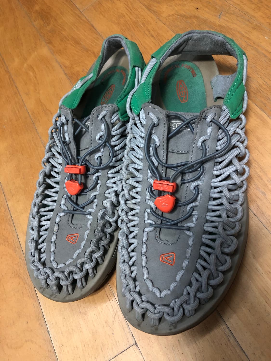 킨 keen 유니크 샌들 슬리퍼 그레이 그린 280 상품이미지2