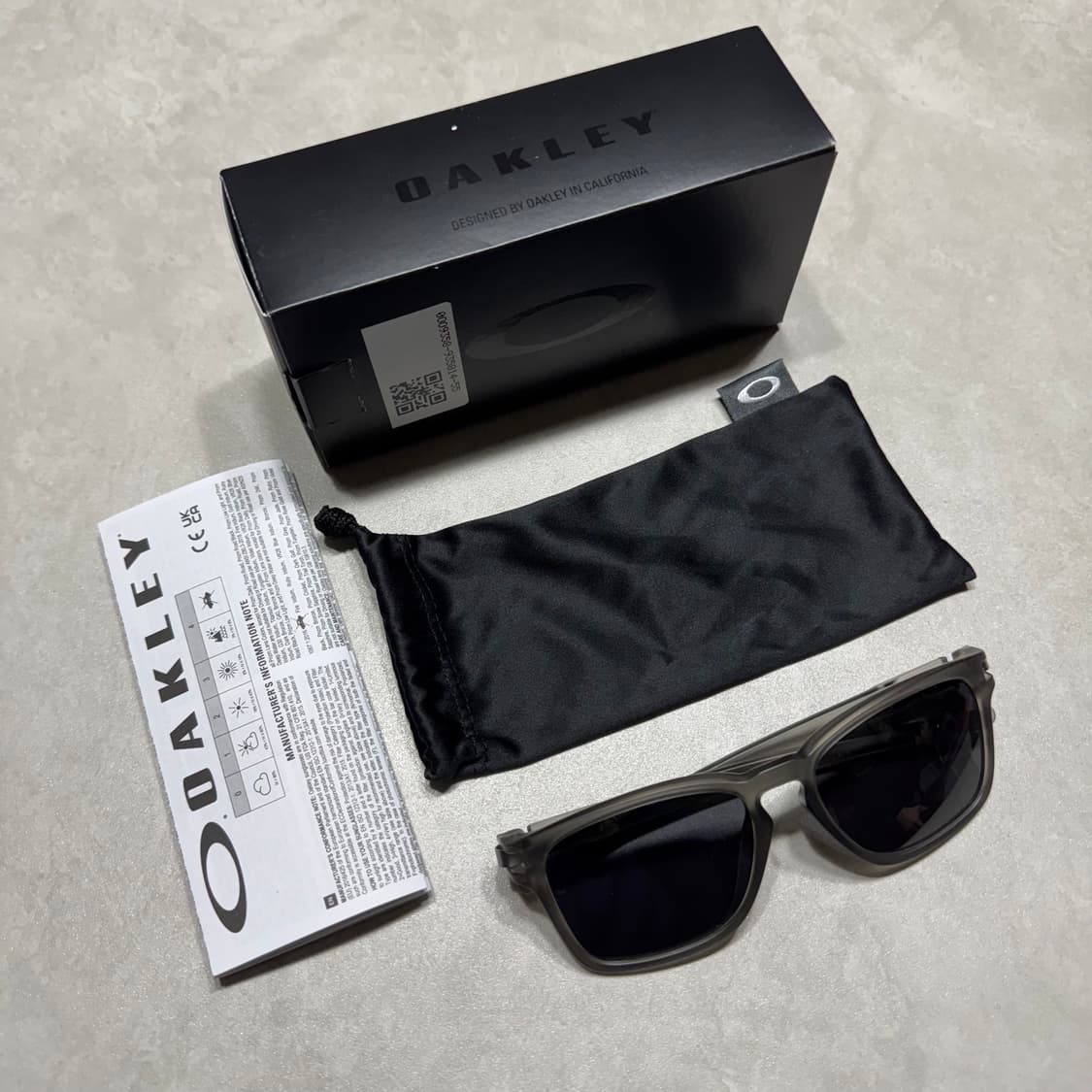 오클리 래치 스퀘어 선글라스 그레이 상품이미지1