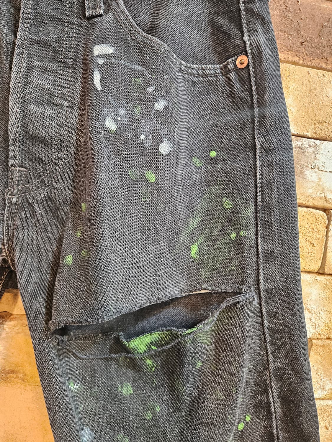 리바이스 블랙 페인팅 데미지 데님 반바지 상품이미지3