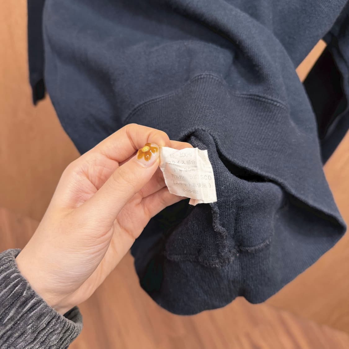 꾸레쥬 라운드넥 맨투맨 로고 스티치 큐빅 장식 디테일 레귤러핏 블랙 상품이미지8