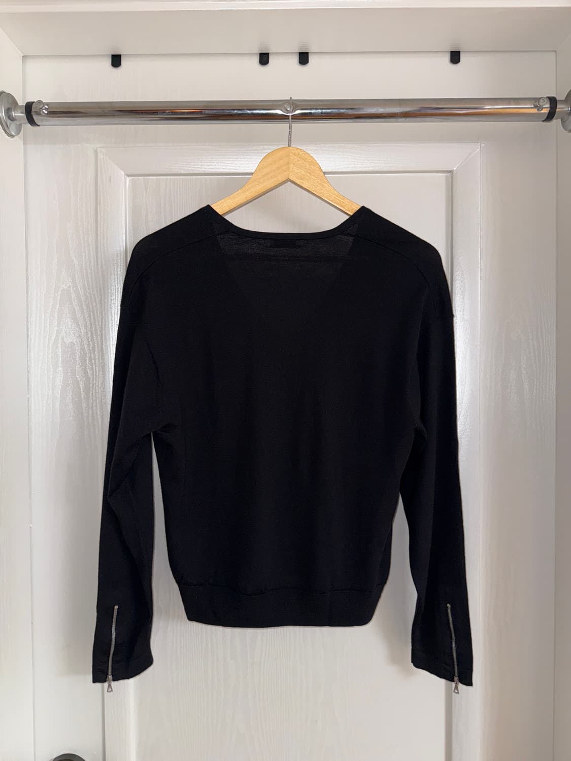 V-neck zipped sleeve knit 상품이미지1