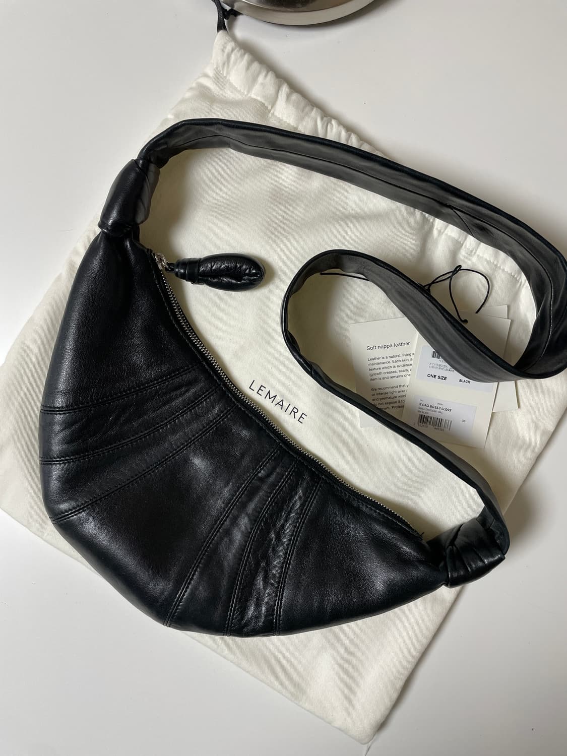 르메르 스몰 크루아상 백 소프트 나파 레더 블랙 상품이미지3