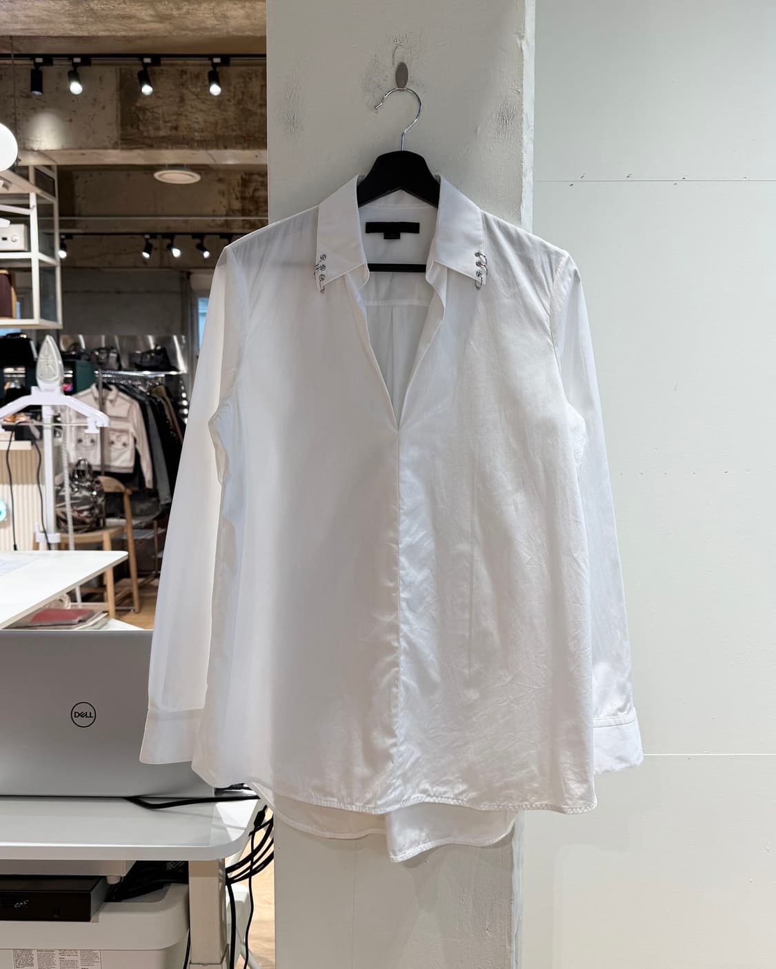 알렉산더 왕 화이트 피어싱 오픈 셔츠  상품이미지2