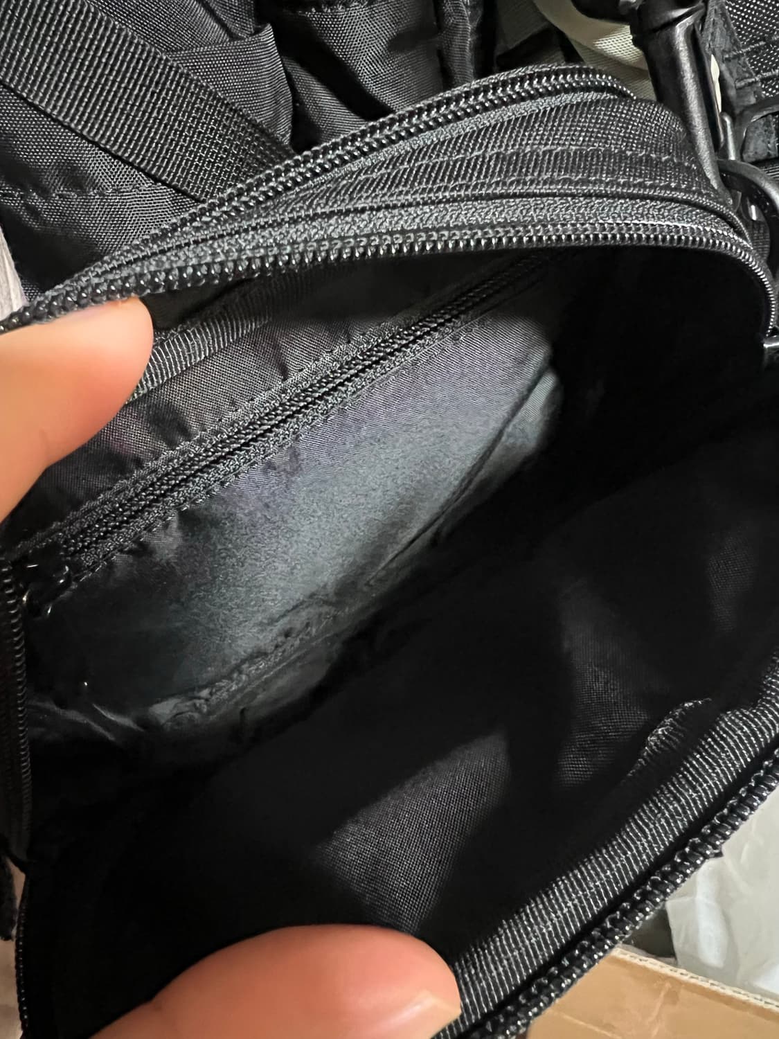 칼하트 윕 에센셜 백 스몰 블랙 판매 상품이미지4