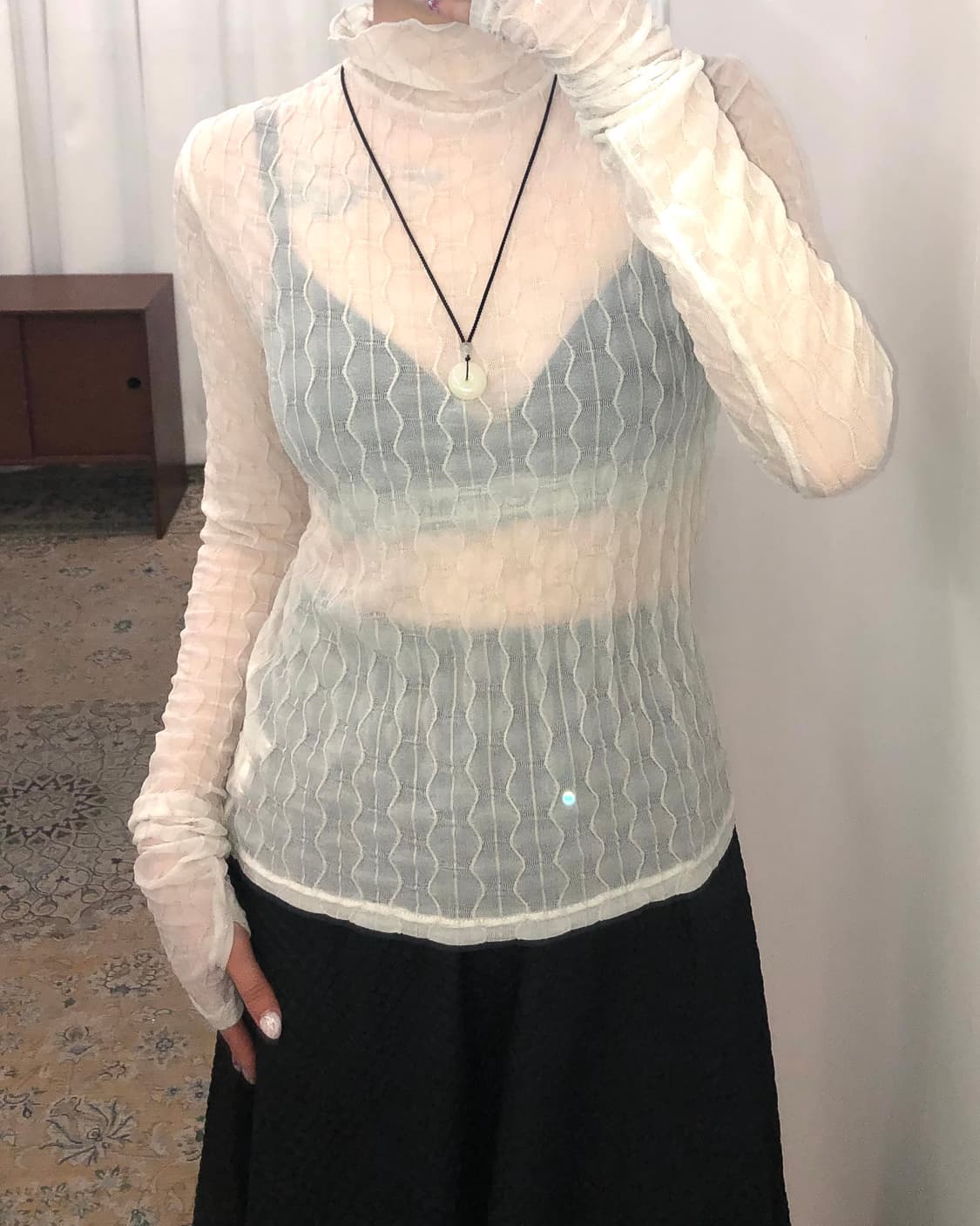 아이보리 웨이브 시스루 터틀넥 상품이미지2