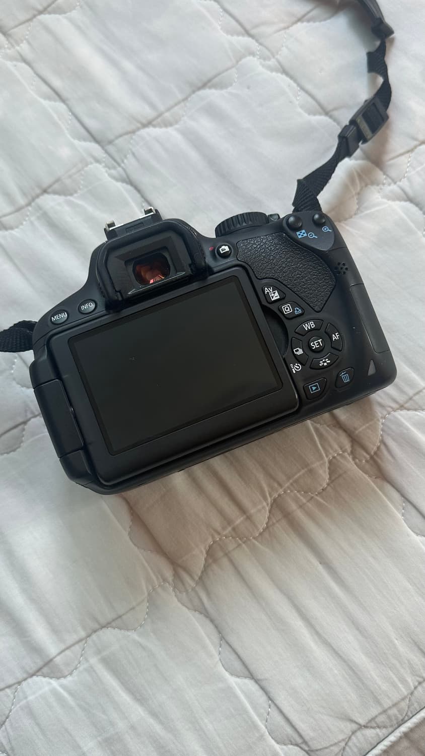 DSLR 캐논 EOS 650D 바디 컷수 2천 미만 상품이미지7