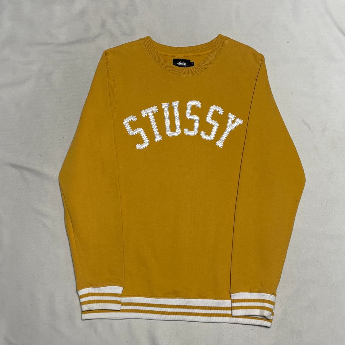 M 스투시 빅로고 머스타드 맨투맨 상품이미지2
