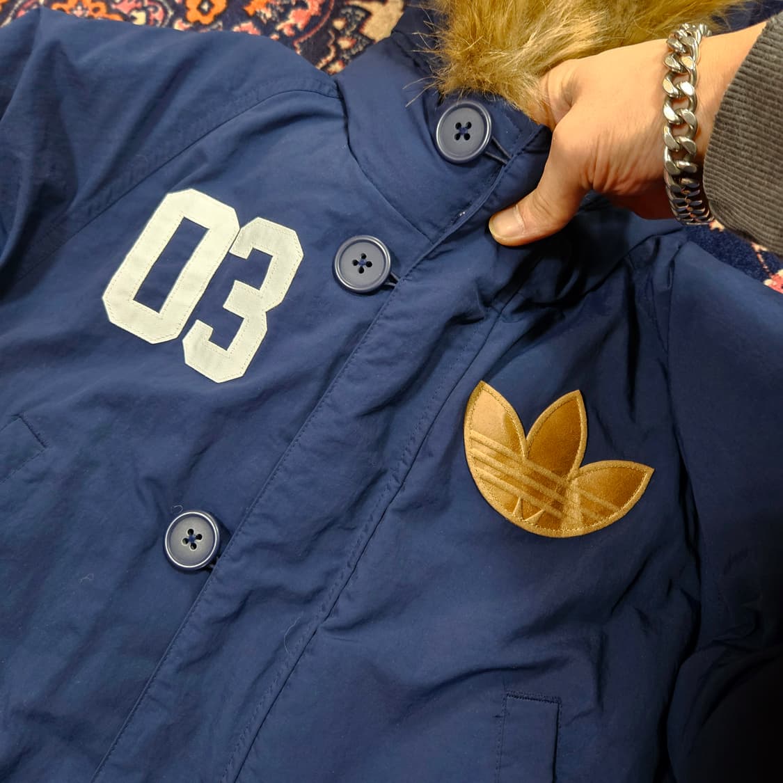 아디다스(Adidas) 오리지널 불꽃 패치 덕다운 패딩 상품이미지5