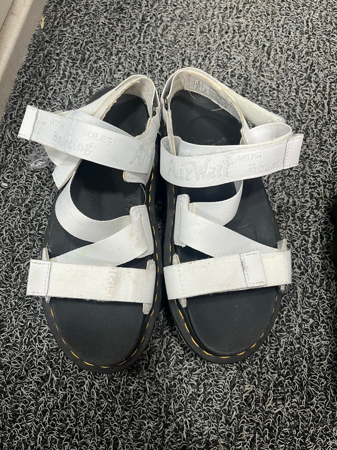 닥터마틴 킴버 샌들 230 uk4 팝니다  상품이미지1