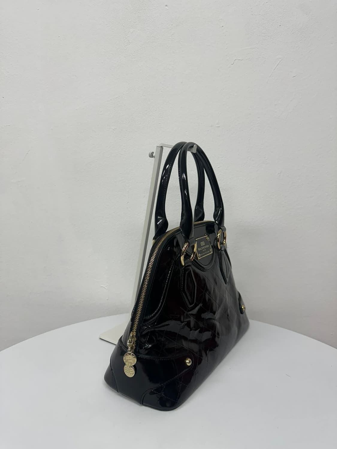 발렌시아가 금장 토트백 에나멜 종가방 상품이미지4