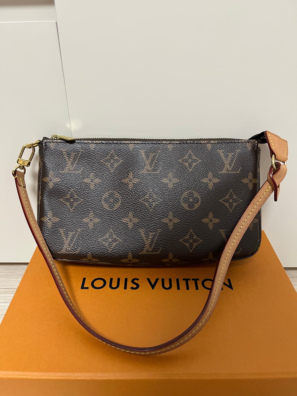 루이비통 포쉐트 악세수아 NM 모노그램 숄더백 상품이미지2