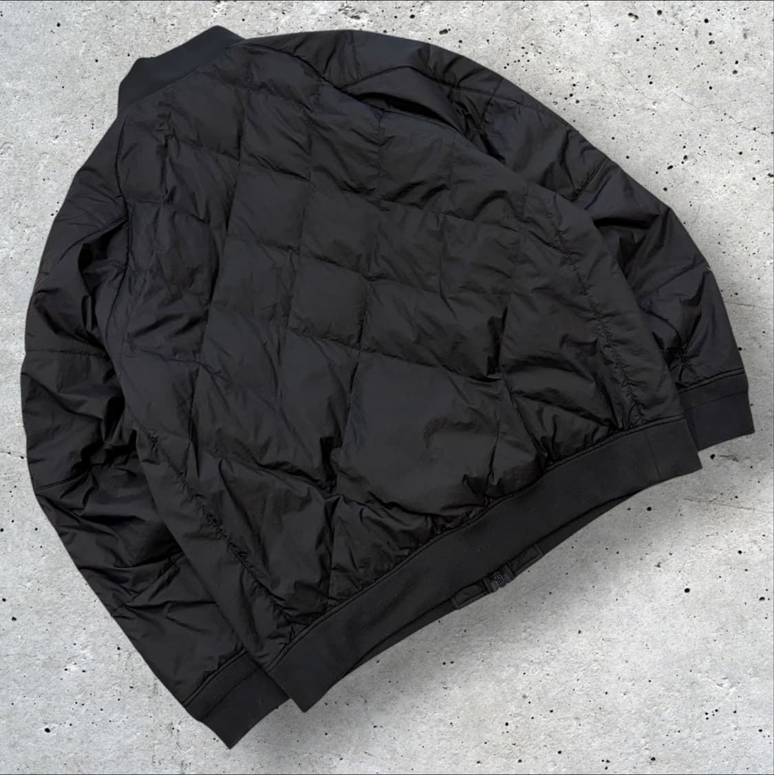 [XL] 유니클로 화이트 마운티니어링 경량 다운 자켓 블랙 C307 상품이미지2