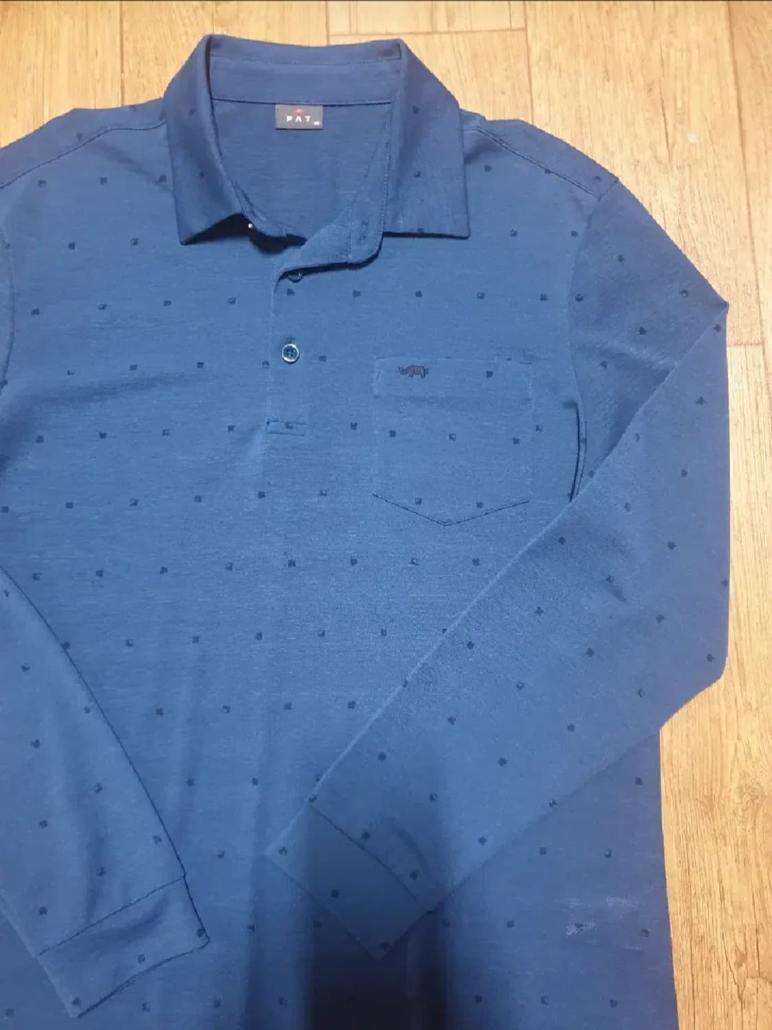 PAT 긴팔 카라티 95 사이즈입니다 상품이미지3