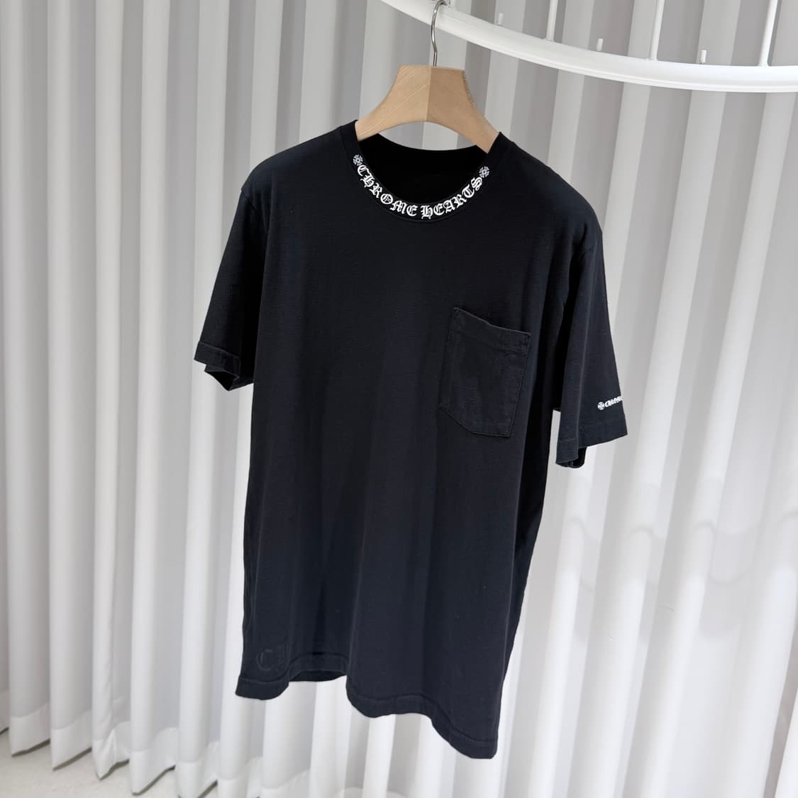 (S+급/L) / 크롬하츠 스크롤 넥로고 반팔 티셔츠 블랙 상품이미지2